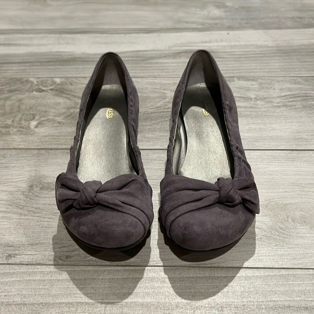 BASS Sueded Gray Bow Flats, Size 7